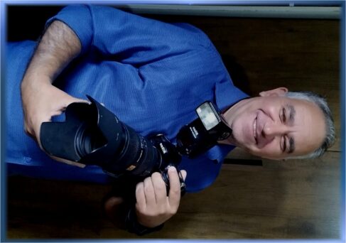 O fotógrafo Janio Munhoz é profissional dinâmico, já contribuiu com registros históricos e descontraídos no jornal O Diário, atua como assessor do BEC e eterniza momentos especiais da vida de seus clientes. Mas hoje, o holote é dele, que comemora o seu aniversário ao lado da esposa Ivanete, familiares e amigos. Saúde, sucesso, paz e muitas felicidades hoje, e sempre! Viva o Jânio!! Fotógrafo barretense completa aniversário