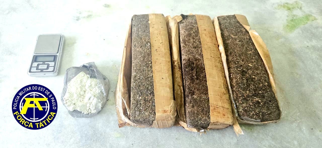 Polícia Militar detém dois e apreende mais de 2,4kg de drogas