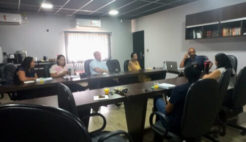 WhatsApp Image 2025-02-24 at 14.57.30 O Conselho Municipal para Assuntos sobre Drogas (COMAD) em reunião extraordinária, no último dia 19, deu início à elaboração do Plano Municipal sobre Álcool e Drogas, proposto durante fórum realizado em dezembro do ano passado.