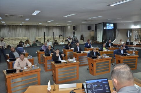 Sessão legislativa foi realizada na última segunda-feira, dia 3 (Foto: Comunicação Câmara) Sessão legislativa foi realizada na última segunda-feira, dia 3 (Foto: Comunicação Câmara)