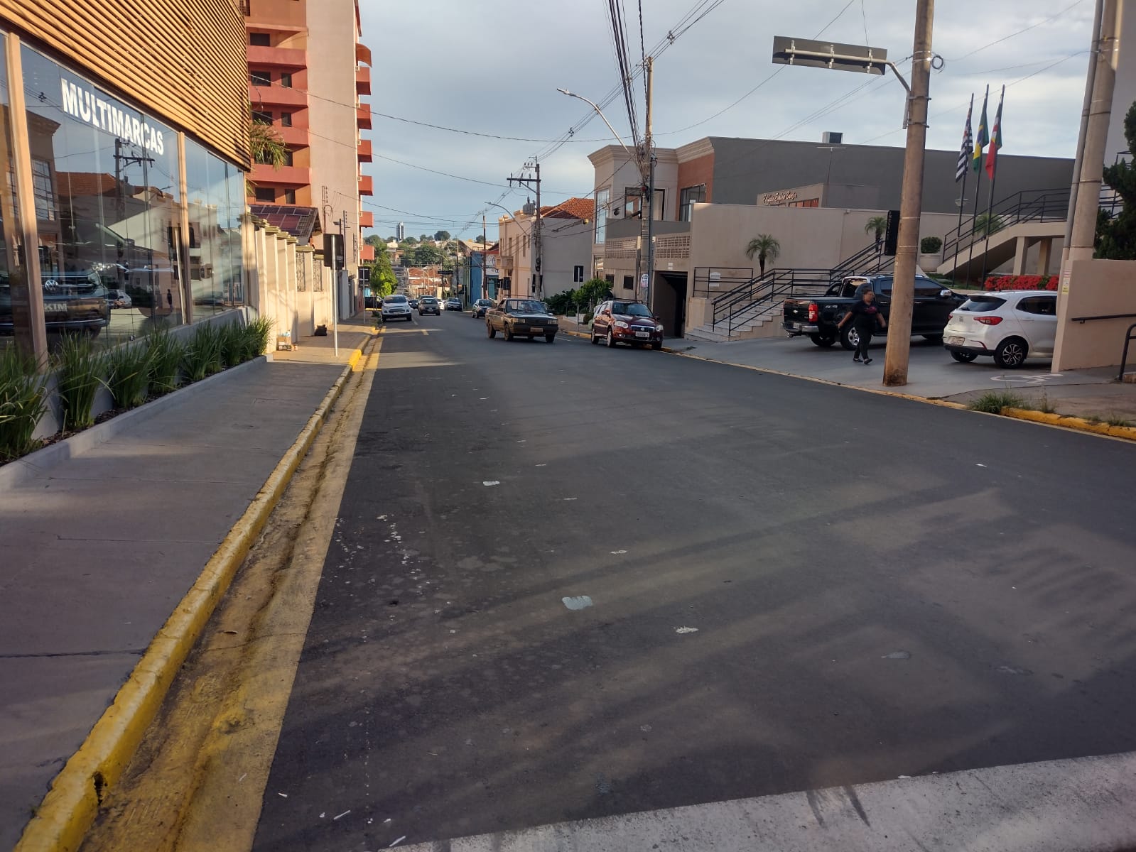 Câmara responde crítica de munícipe sobre estacionamento exclusivo na 16
