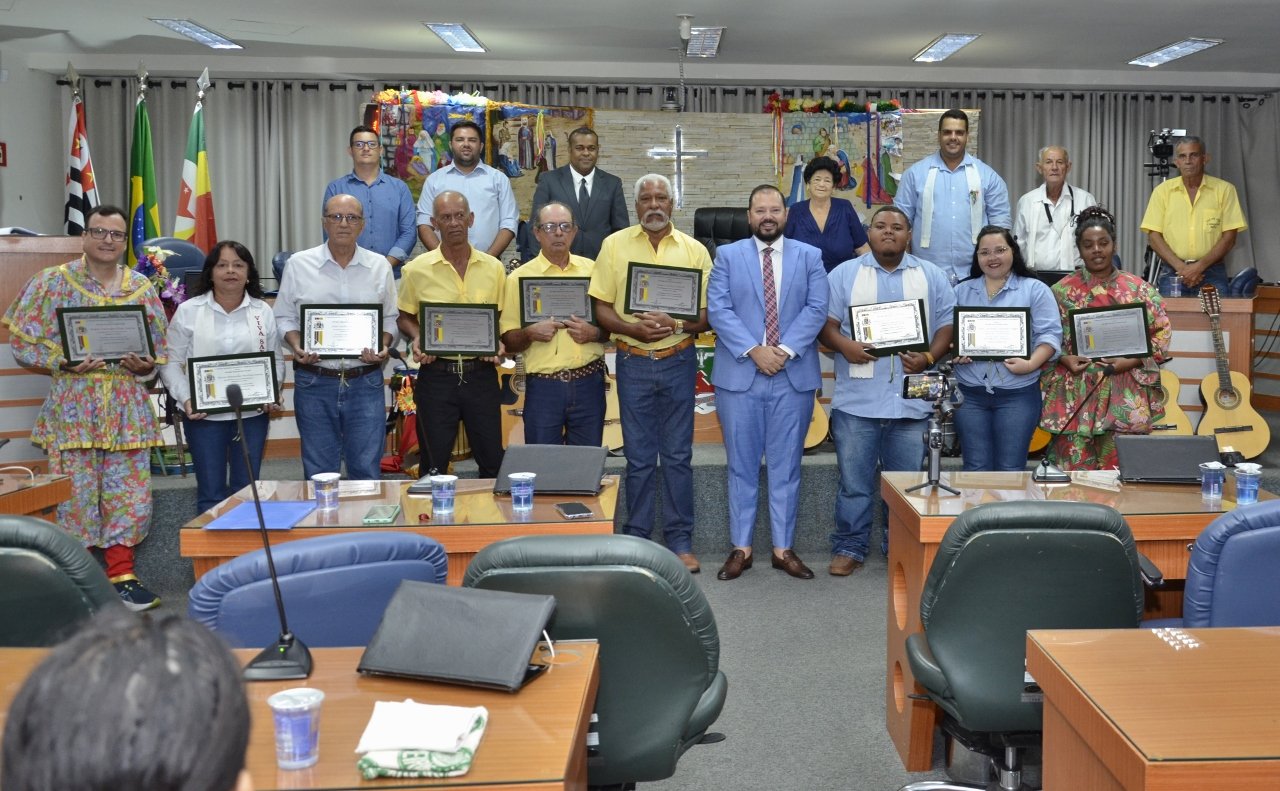 Câmara homenageia integrantes de Companhias de Reis de Barretos