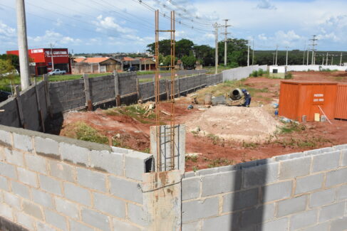 Prefeitura informou que obra nos fundos do cemitério tem 72% concluída (Foto: Janio Munhoz) Prefeitura informou que obra nos fundos do cemitério tem 72% concluída (Foto: Janio Munhoz)