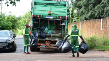 Coleta de lixo em Barretos é administrada pelo SAAE
