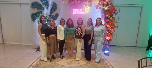 Letícia Kinoshita, Carmem Bordalho, Juliana Gaspar, Angélica Alencar, Cynthia Rodrigues, Larissa Coelho e Silvia de Lima marcaram presença no encontro do Comitê Mulher Sicredi e compartilharam experiências de sucesso! O evento impactante marcou o início às atividades do biênio 2025/2026, reunindo mulheres inspiradoras. “Uma verdadeira imersão no mundo do cooperativismo e a emocionante força da união feminina”, destacou Cynthia Cooperativismo feminino