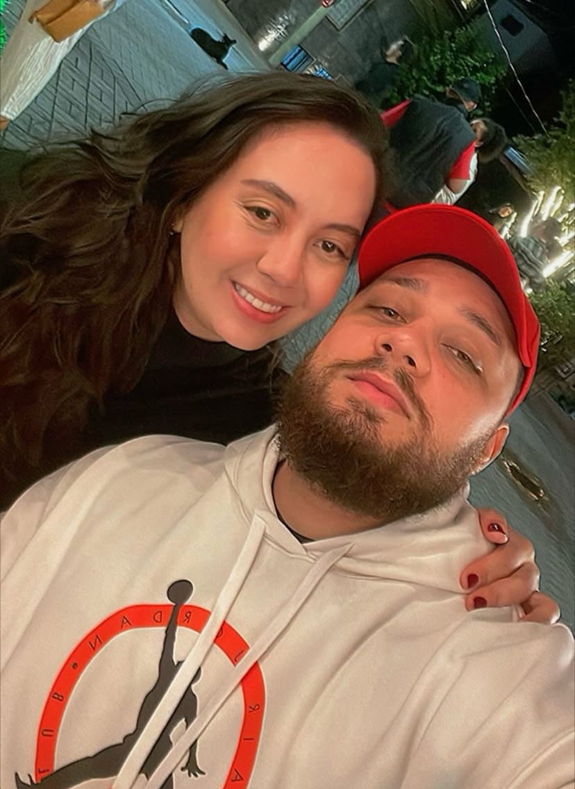 Casal vive momento especial em viagem