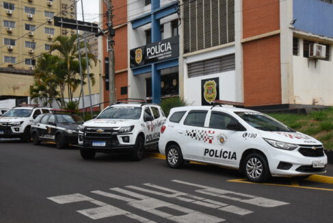 policia_militar_civil (1) O proprietário de uma chácara localizada na rodovia Assis Chateaubriand, no km 103, compareceu na sede da Plantão Policial onde registrou um caso de furto, ocorrido nesta sexta-feira (31).