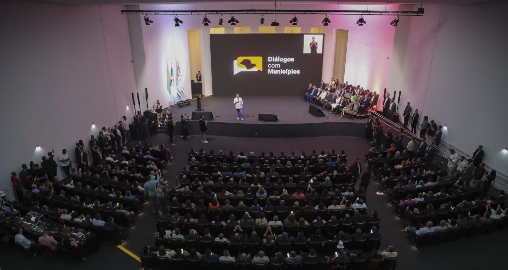 Governo de São Paulo recebe prefeitos para apresentar programas e ações