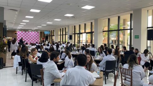 Cerimônia reuniu os residentes no espaço de eventos do IRCAD Cerimônia reuniu os residentes no espaço de eventos do IRCAD