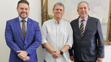 Odair apresentou o projeto do viaduto para o governador Tarcísio e o deputado Danilo (Foto: Assessoria Deputado Danilo Campeti)