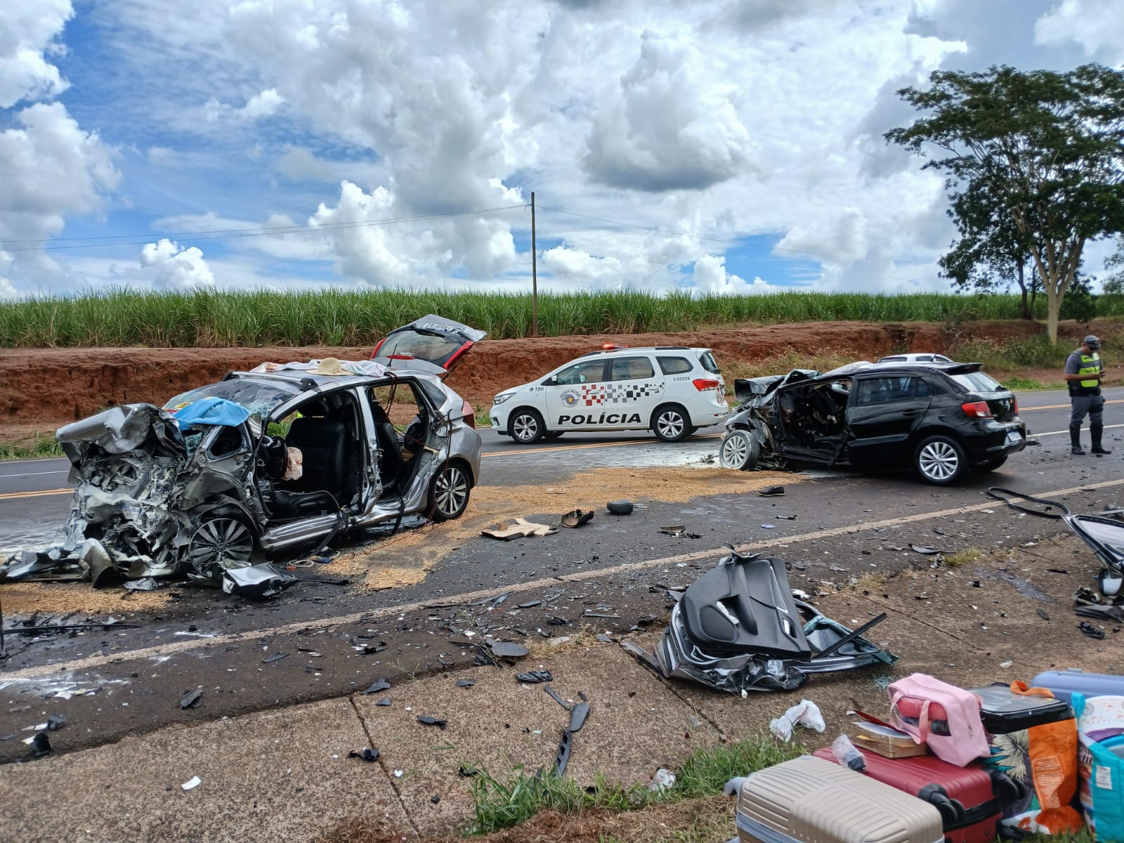 Colisão frontal mata três pessoas na rodovia Armando de Sales Oliveira