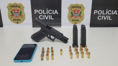 Polícia Civil apreende arma em investigação que apura disparos contra imóvel em Bebedouro (Foto: O Diário de Barretos) Polícia Civil apreende arma em investigação que apura disparos contra imóvel em Bebedouro (Foto: O Diário de Barretos)