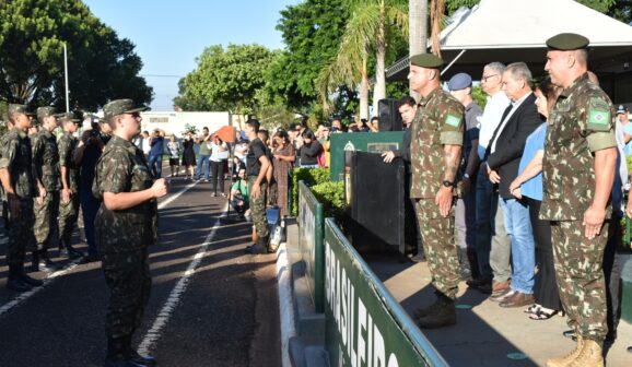 Os jovens do Tiro de Guerra 02-005 de Barretos participaram na manhã desta sexta-feira (21) da Formatura de Matrícula dos atiradores matriculados no ano de 2025