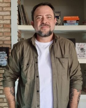 André Luís L. Ribeiro, professor de Literatura e Redação, sócio-fundador do Curso Vozes Humanas, Redação & Repertório O caso Vitória: audiência e violência