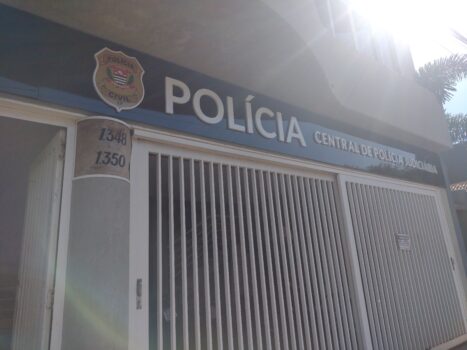 Aposentada procura a polícia e denuncia estelionato (Foto: O Diário de Barretos) Aposentada procura a polícia e denuncia estelionato (Foto: O Diário de Barretos)