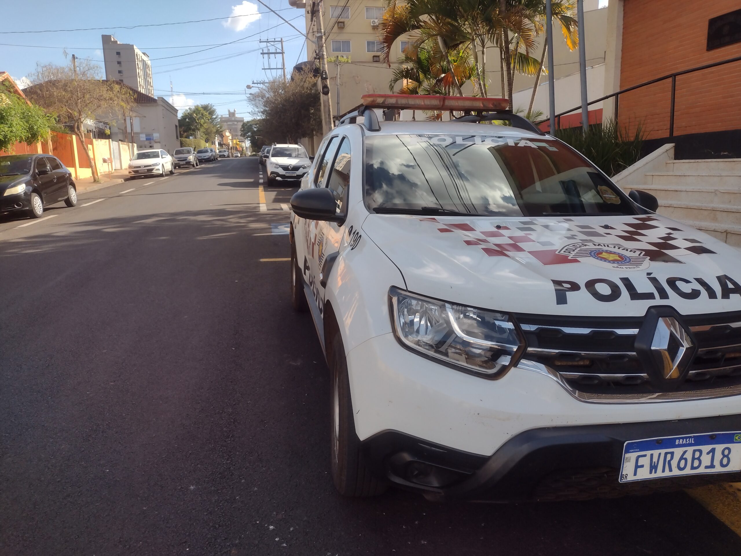 Homem é surpreendido pela PM com maconha em Guaíra