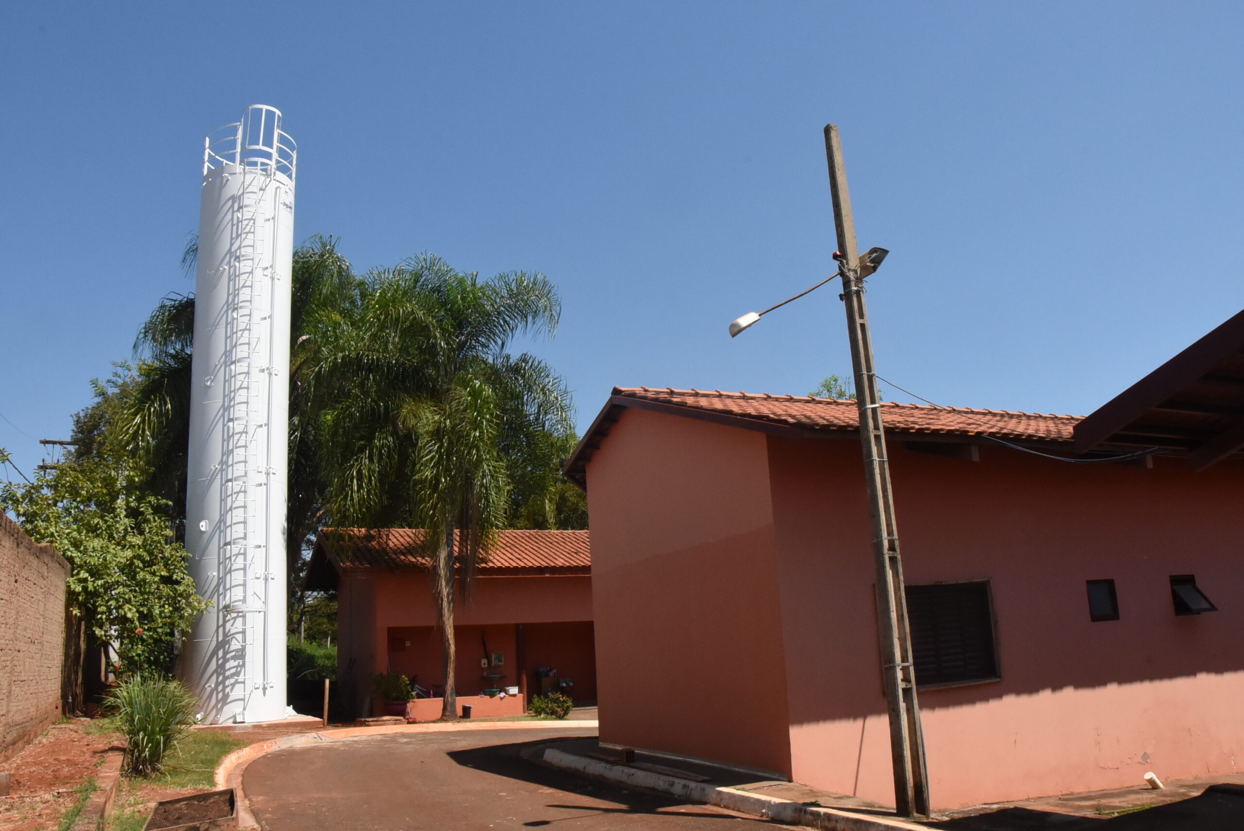 Instalação de caixa d´água na Casa Vovô Antônio tem ação social