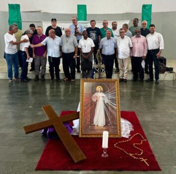 WhatsApp Image 2025-03-06 at 16.37.34 Os padres da Diocese de Barretos participaram nesta quinta-feira (6), de um encontro formativo no salão paroquial da Paróquia Santo Antônio de Pádua, em Barretos.