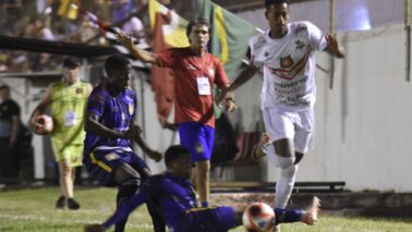 WhatsApp Image 2025-03-08 at 22.10.50 O duelo entre Barretos Esporte Clube e A. D. São Caetano, válido pela 12ª rodada do Campeonato Paulista da Série A4, terminou empatado em 0 a 0, na noite deste sábado (8), em partida realizada no estádio Fortaleza, em Barretos.