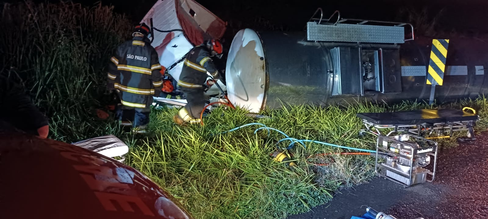 Bombeiros socorrem motorista em acidente na Assis Chateaubriand