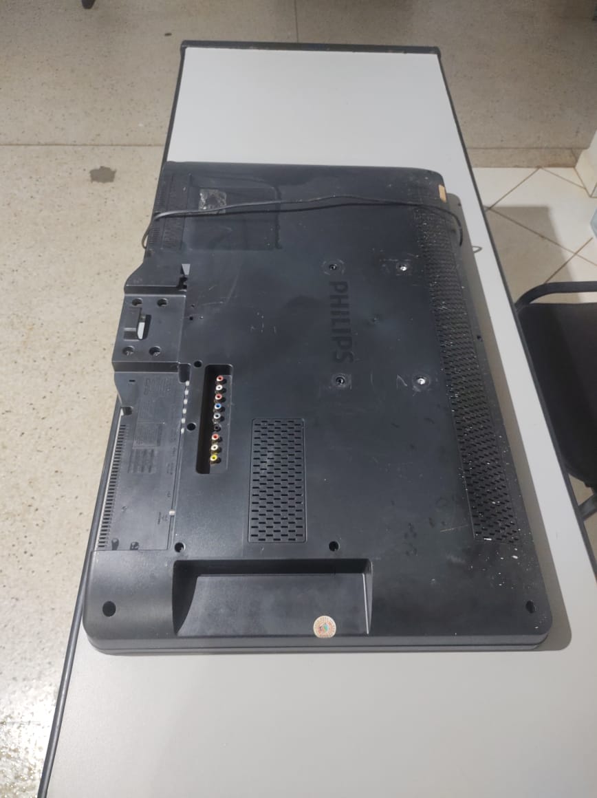Pintor é preso após furtar televisor em residência