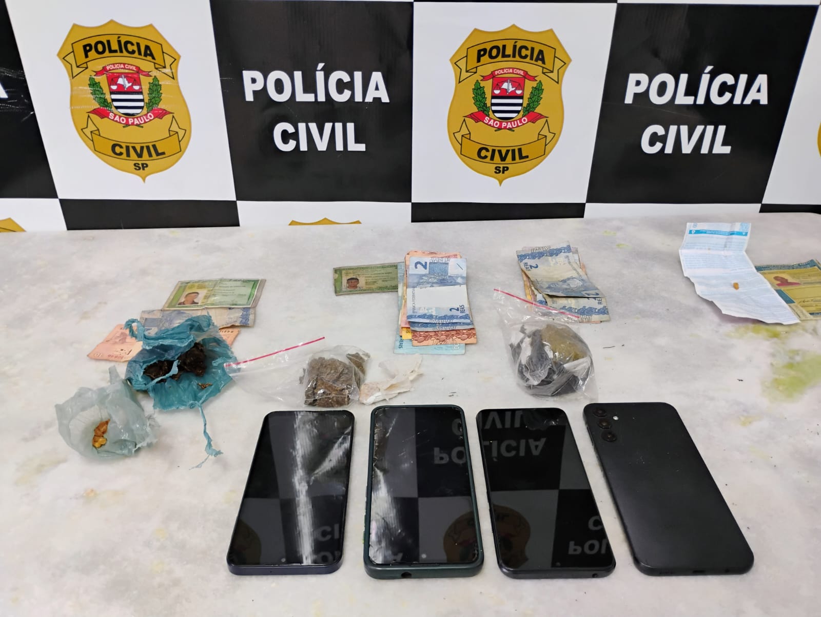 Polícia Civil prende três durante ação de combate ao tráfico