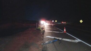 Bombeiros socorrem vítimas de acidente na Faria Lima (Foto: O Diário de Barretos)