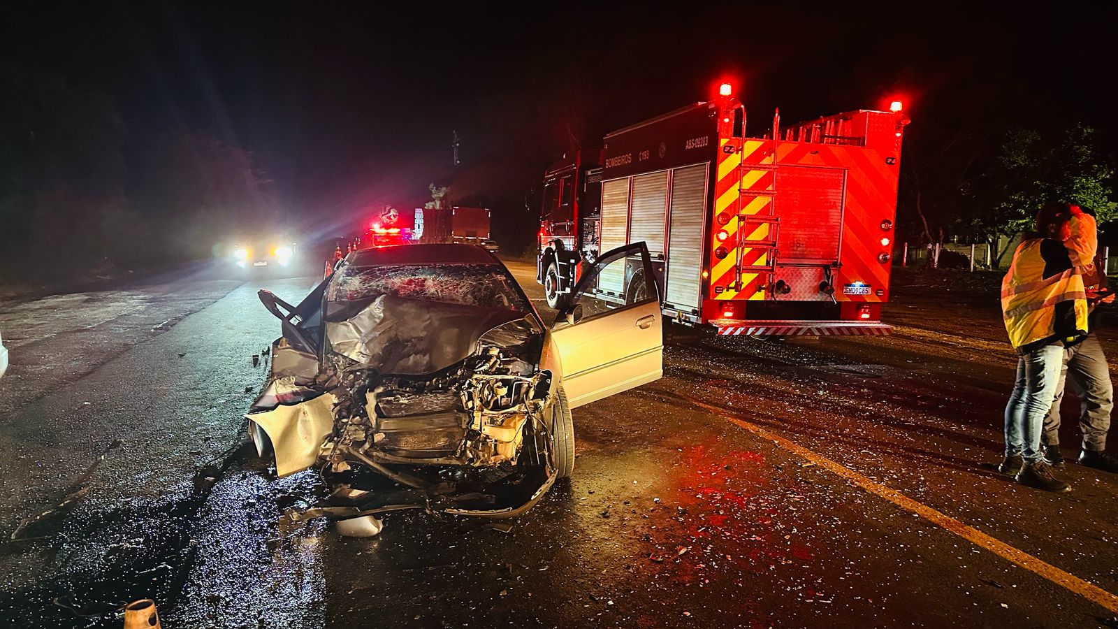 Colisão entre carro e caminhão deixa condutor ferido na Faria Lima