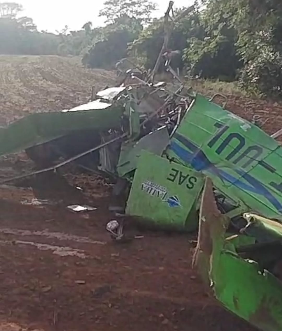 Avião cai e mata piloto em área rural na região