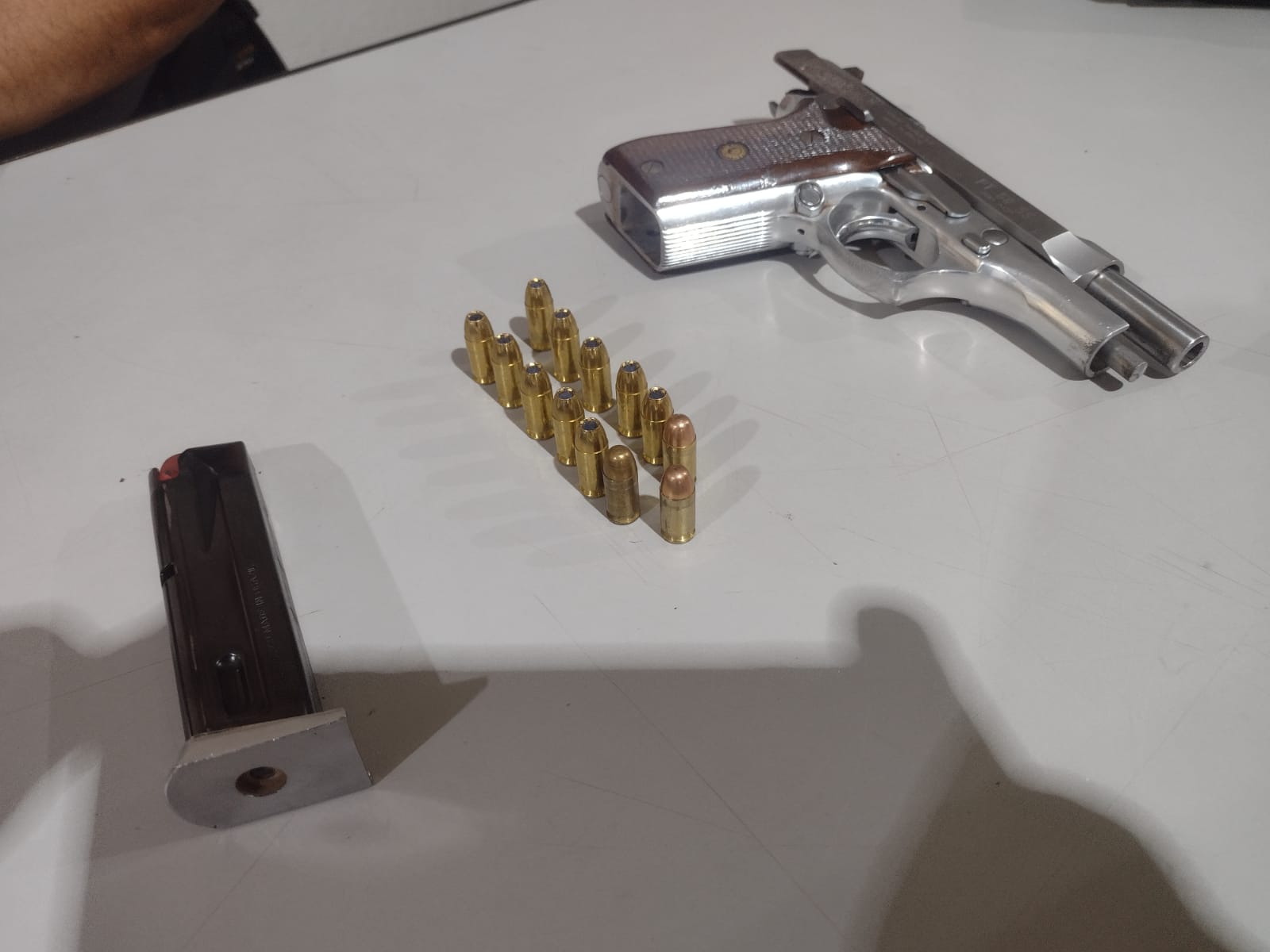 Homem é detido pela PM em flagrante com  arma de fogo