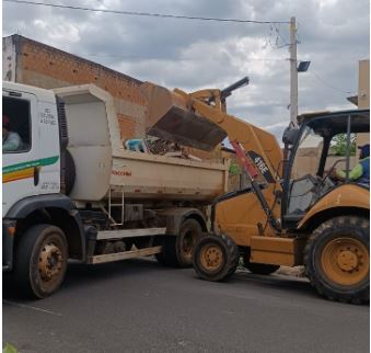 dengue As equipes do Controle de Vetores, da Secretaria Municipal de Saúde, estão desde o início do ano trabalhando no combate ao mosquito Aedes aegypti, que é vetor da Dengue, Chikungunya Zika e Febre Amarela.