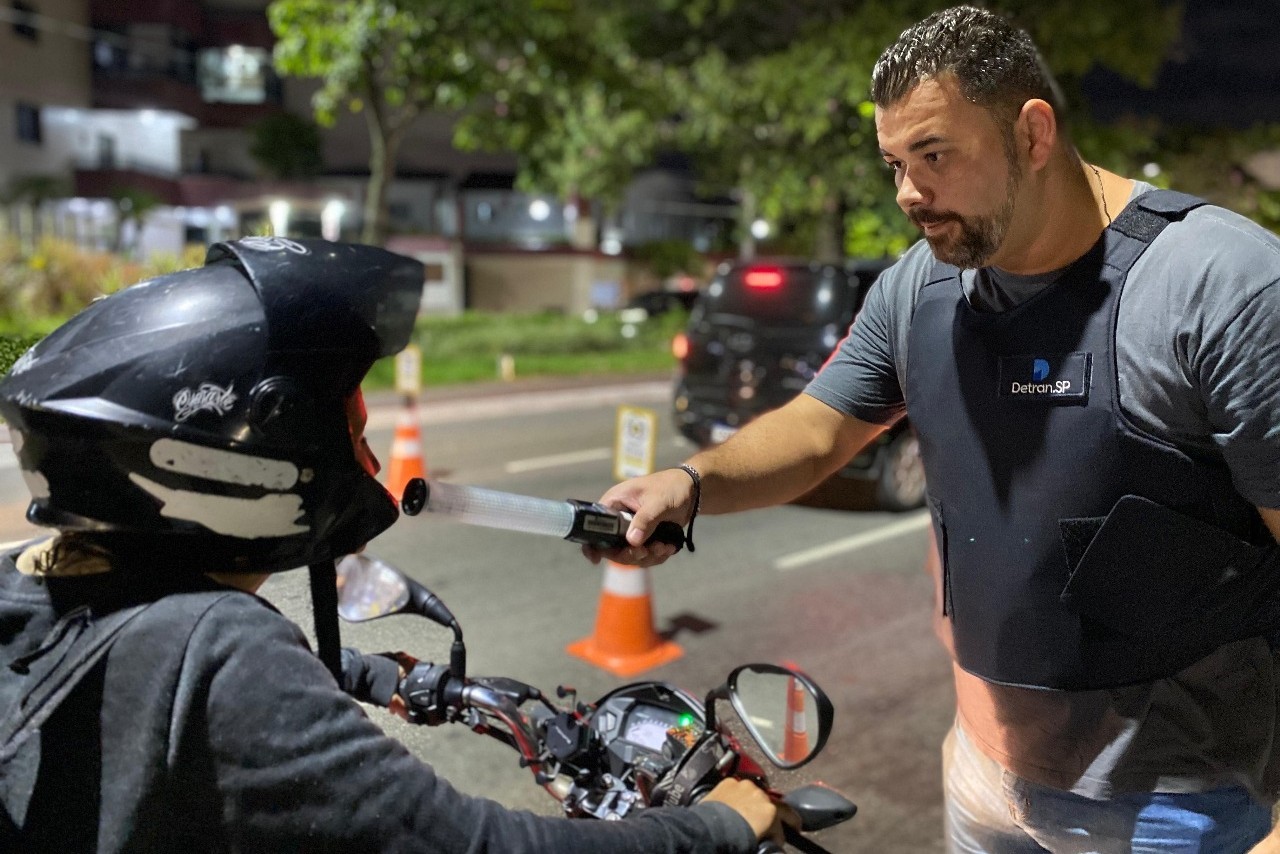 Detran autua motoristas na Operação Direção Segura em Barretos
