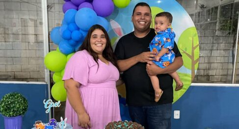 Gael Mendonça Maciel completou seu primeiro aninho em festa cheia de amor, bênçãos e diversão ao lado da mamãe Laureane Mendonça, do papai Jhonatan Maciel, das avós Márcia de Oliveira e Lorena Mendonça, demais familiares e amiguinhos. Viva o Gael! Viva o Gael!