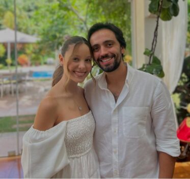 Os noivos Helena Melo Monteiro de Barros e Caio Coutto tiveram um final de semana divertido e cheio de amor ao lado da família e amigos queridos na celebração do tradicional chá bar cozinha, festa pré-casamento. “Contando os dias para o nosso dia”, disse Helena Chá-bar de Helena e Caio