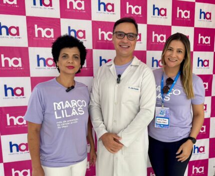 O médico ginecologista e coordenador do programa de prevenção de câncer ginecológico do Hospital de Amor,Dr. Júlio Possati com as representantes do GMB, a jornalista Sandra Moreno e a gerente de marketing Letícia Pires incentivam e apoiam a campanha Março Lilás, de conscientização sobre o câncer de colo do útero, que visa a prevenção e o diagnóstico precoce da doença. Faça seu exame ou incentive quem você ama!