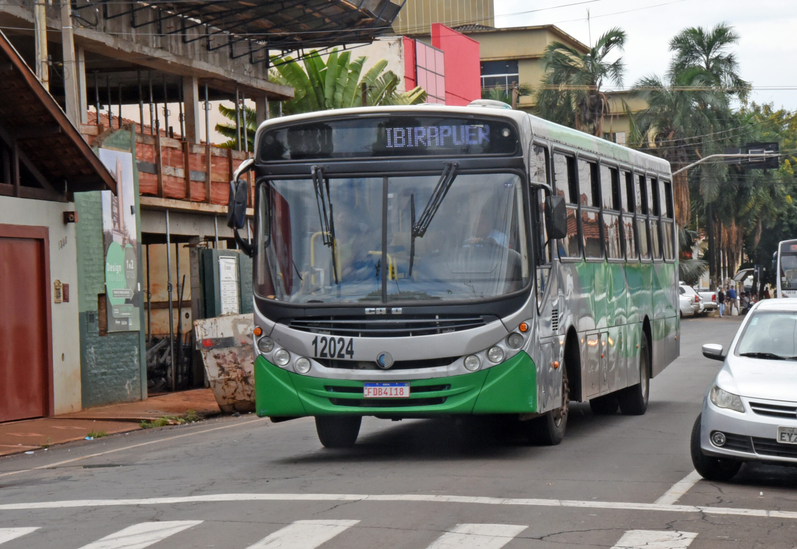 Transporte público de ônibus urbano gera reclamações entre usuários