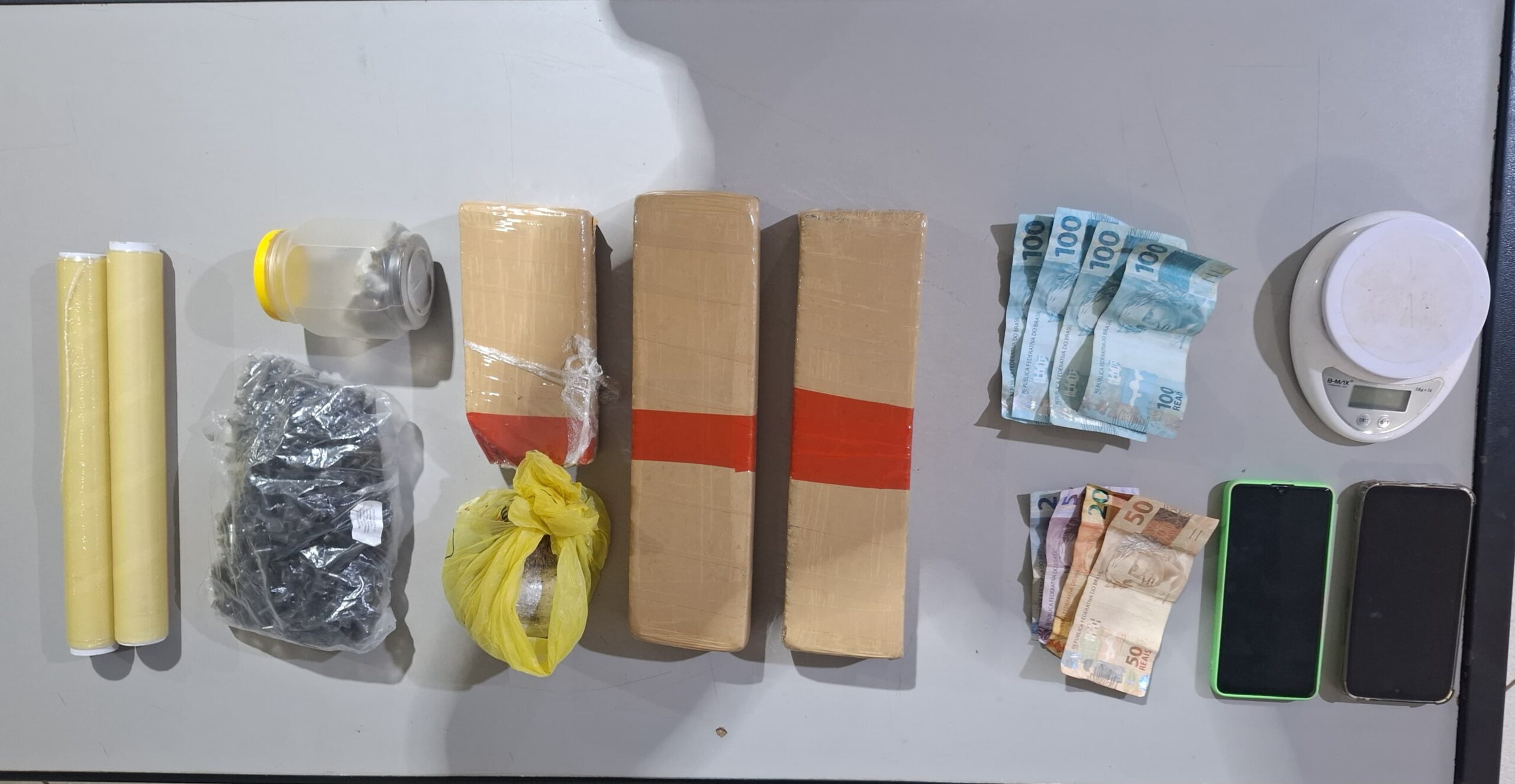 Polícia Militar detém suspeito e apreende mais de 2kg de maconha