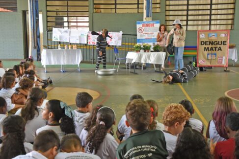Encenação sobre combate à dengue será realizada nas escolas até o mês de abril Encenação sobre combate à dengue será realizada nas escolas até o mês de abril (Foto: Divulgação)