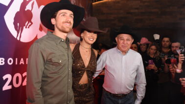 Pedro e Jerônimo Muzeti com a embaixadora Ana Castela (Foto: @ph.danieltavares)