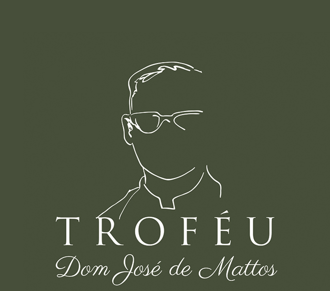 Homenageada destaca emoção ao receber Troféu Dom José de Mattos
