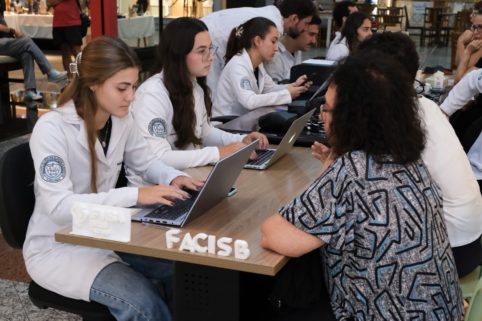 Estudantes de Medicina participam de ação sobre Doenças Renais