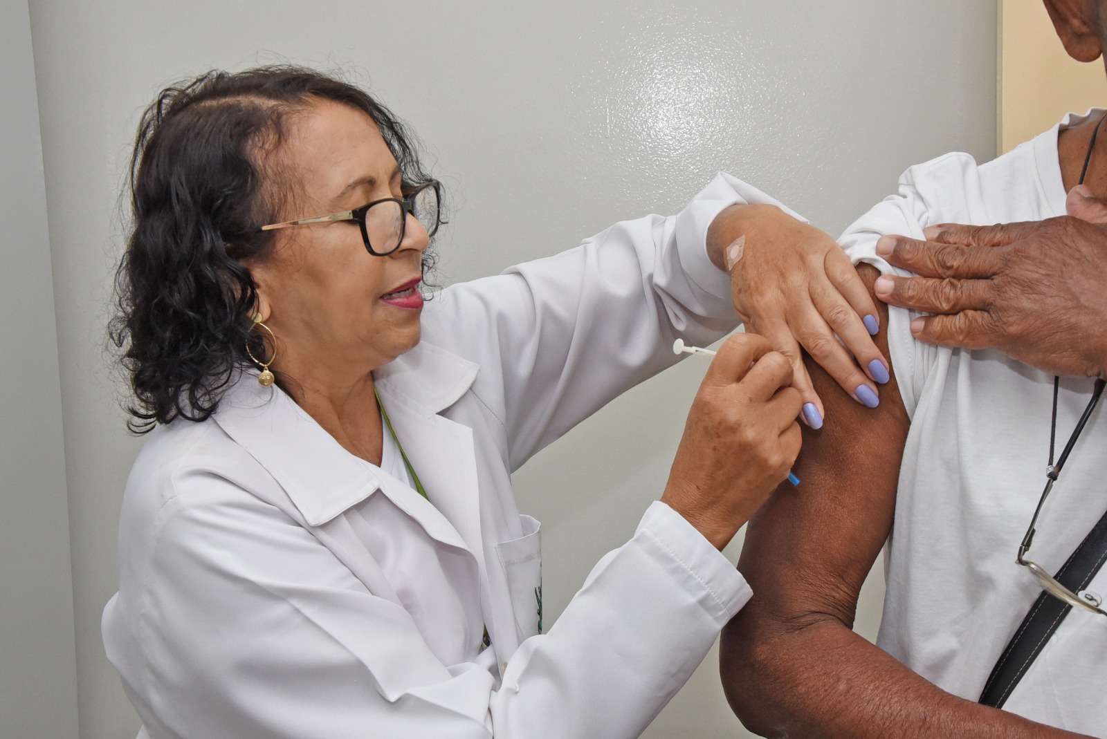 Vacinação contra a gripe tem início com grande procura em Barretos
