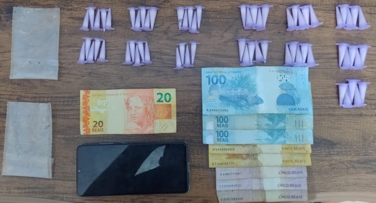 Polícia Militar detém dois por tráfico de entorpecente