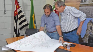 SETORES: Prefeito Odair Silva e secretário de obras Thiago Vasconcelos confirmam 13 setores para limpeza terceirizada Multas para terrenos sujos começam em 28 de abril
