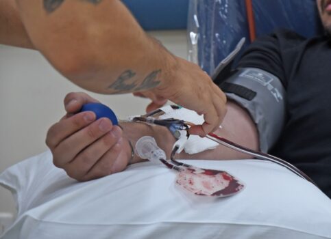 WhatsApp Image 2025-04-23 at 16.55.57 Com o avanço das campanhas de imunização, a secretaria estadual da Saúde orienta a população a doar sangue antes, já que alguns imunizantes impedem a doação por até quatro semanas.
