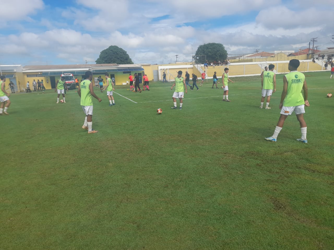 Tourinho volta a campo somente no dia 10 de maio