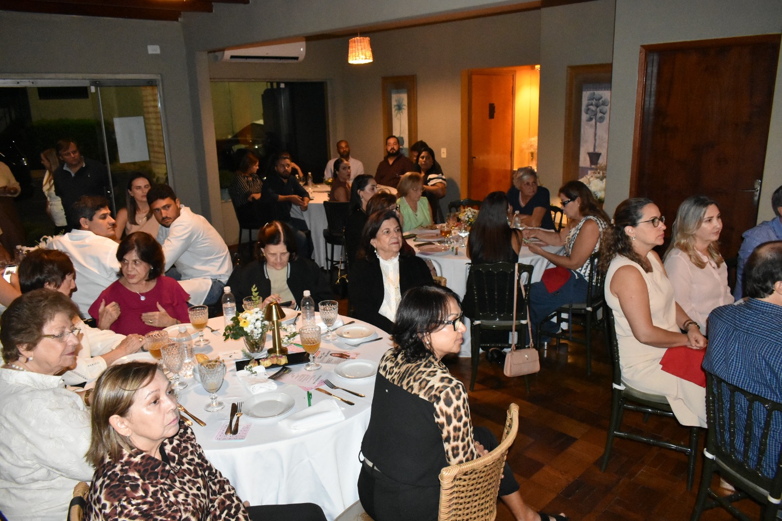 Jantar solidário arrecada fundos para a Campanha Mãos que Doam