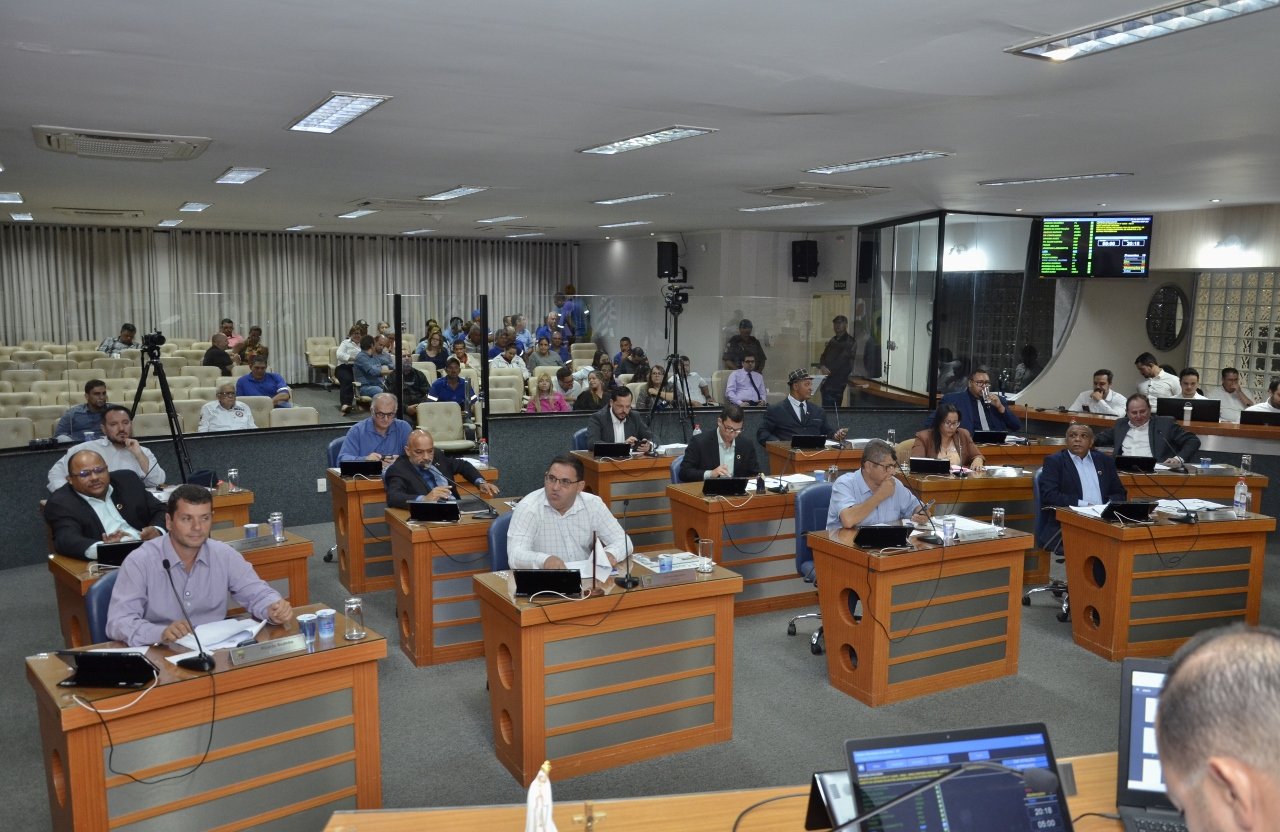 Servidores operacionais do SAAE acompanham reunião de vereadores