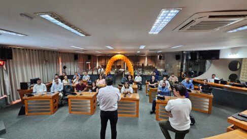 Servidores promoveram reunião com novos assessores de vereadores para esclarecimento sobre funcionamento do Legislativo (Foto: Comunicação Câmara) Servidores promoveram reunião com novos assessores de vereadores para esclarecimento sobre funcionamento do Legislativo (Foto: Comunicação Câmara)