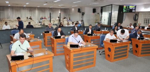 alta_174481920767ffd40777426 Os 17 vereadores de Barretos participaram na manhã desta quarta-feira (16), da terceira sessão ordinária do mês de abril, na plenário Ruy Menezes, na Câmara Municipal de Barretos